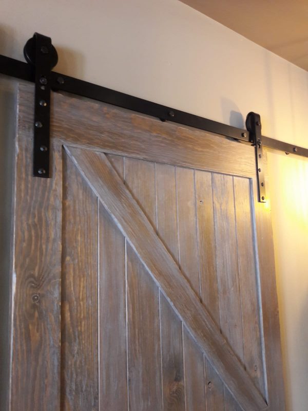 puerta tipo granero de madera