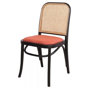 silla negra con asiento tapizado coral