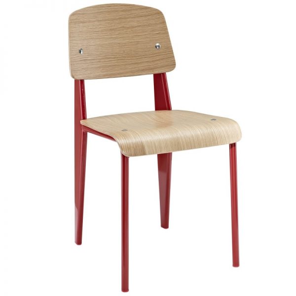 silla metálica roja con asiento madera