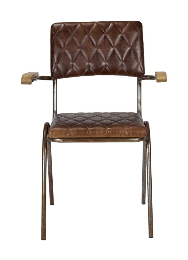 silla tapizada en cuero con costuras