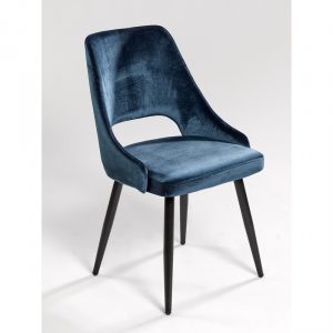 silla comedor tapizada en color azul eléctrico y patas negras